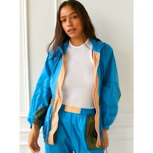 🧡Blue and Green Women's windbreaker. UO Out from under brand.